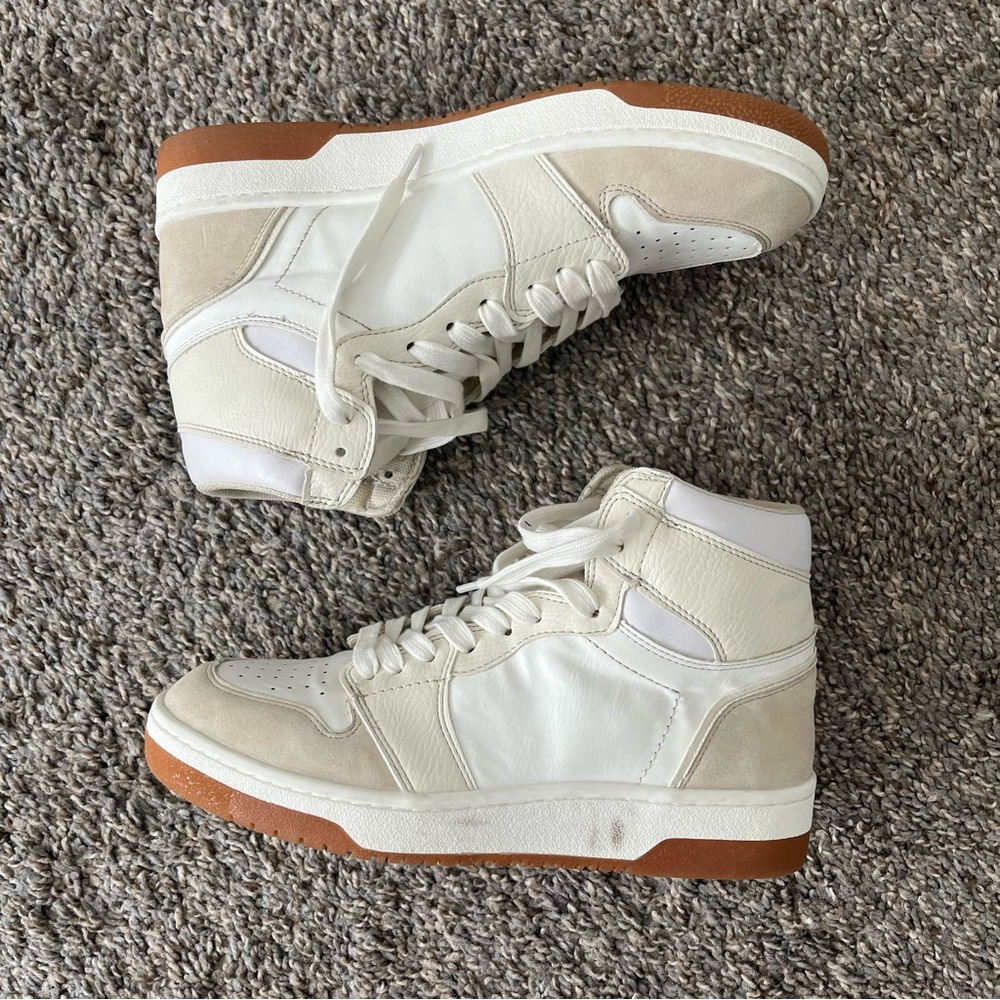 Sneakers in excellent condition